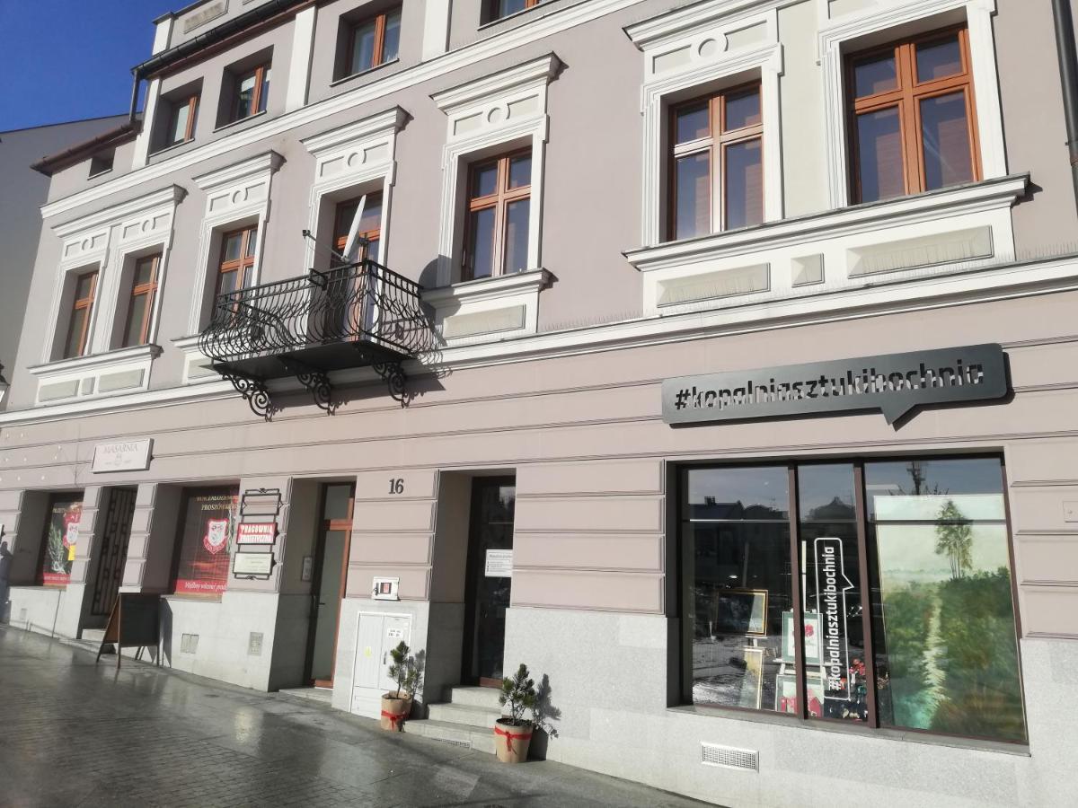 Klimatyczny Apartament Przy Bochenskim Rynku. Bochnia Exterior photo